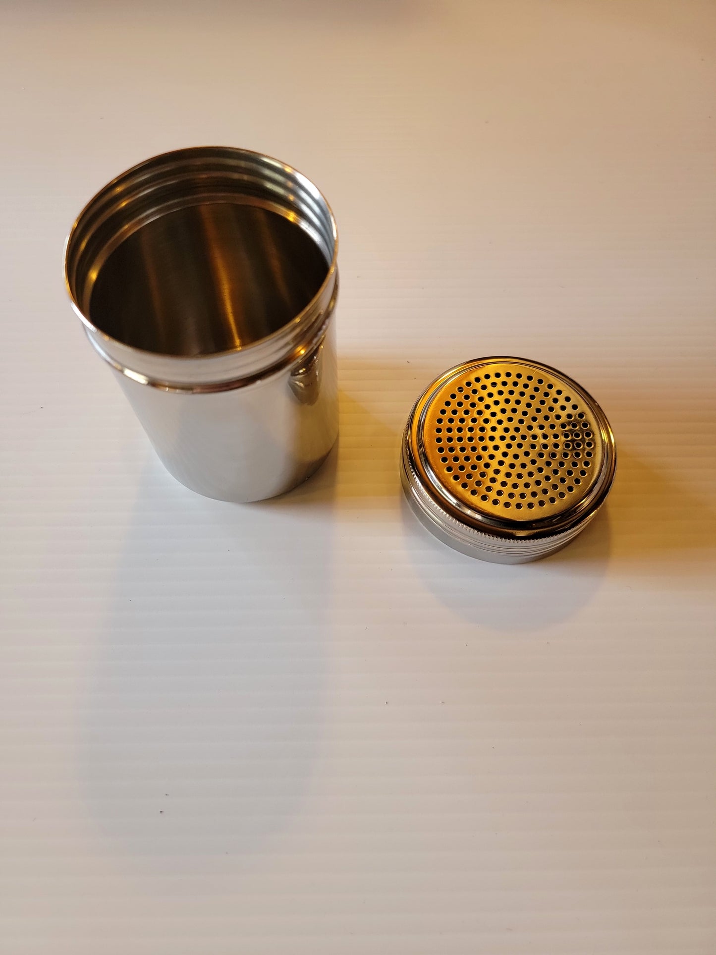 10 oz Stainless Steel source container.